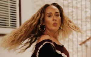 Год назад Адель в свой день рождения продемонстрировала стройную фигуру