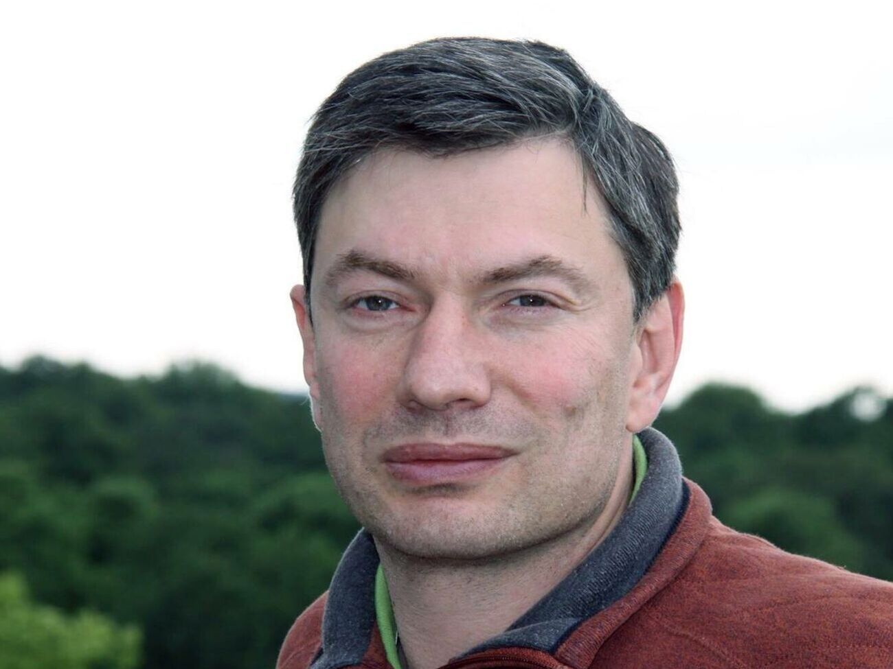 Наближається "День перемоги Путіна над фашизмом". За традицією він приміряє трофейний кашкет Гітлера, який до цього моменту замироточить