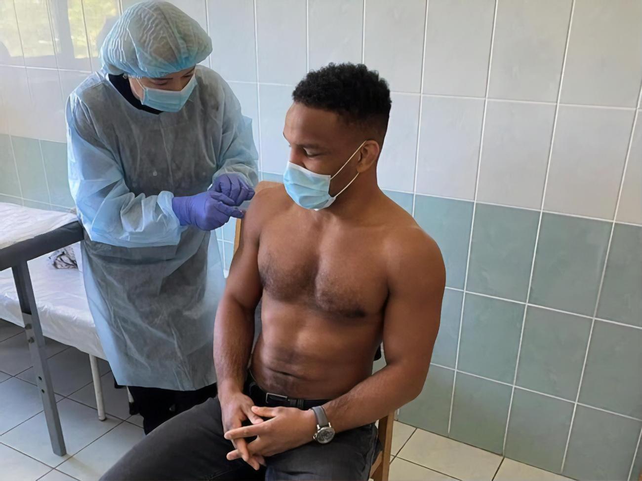 Спортсмену дозволили тренуватися наступного дня після вакцинації