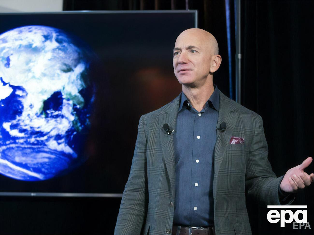 Безос хоче профінансувати свою компанію з дослідження космосу Blue Origin