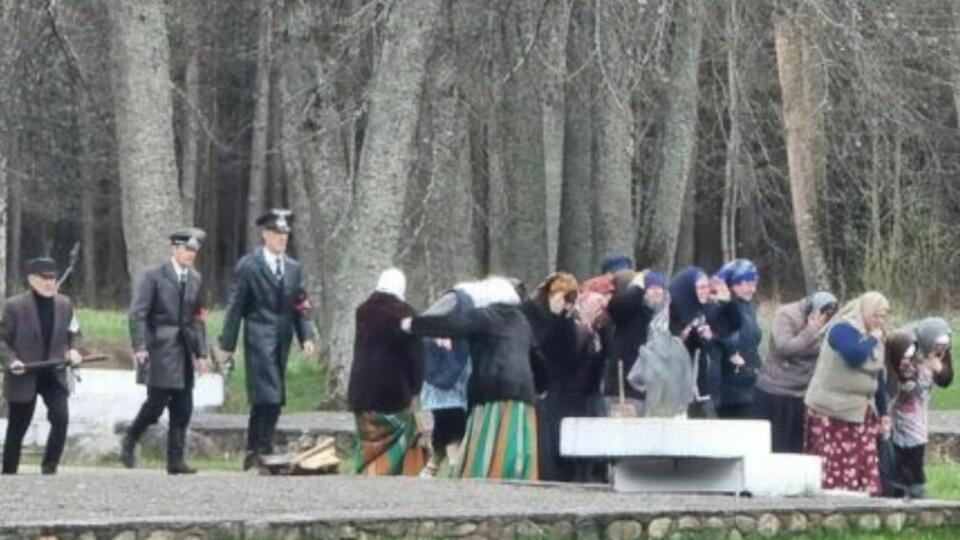 "Реконструкцію" спалення села показують уже не вперше