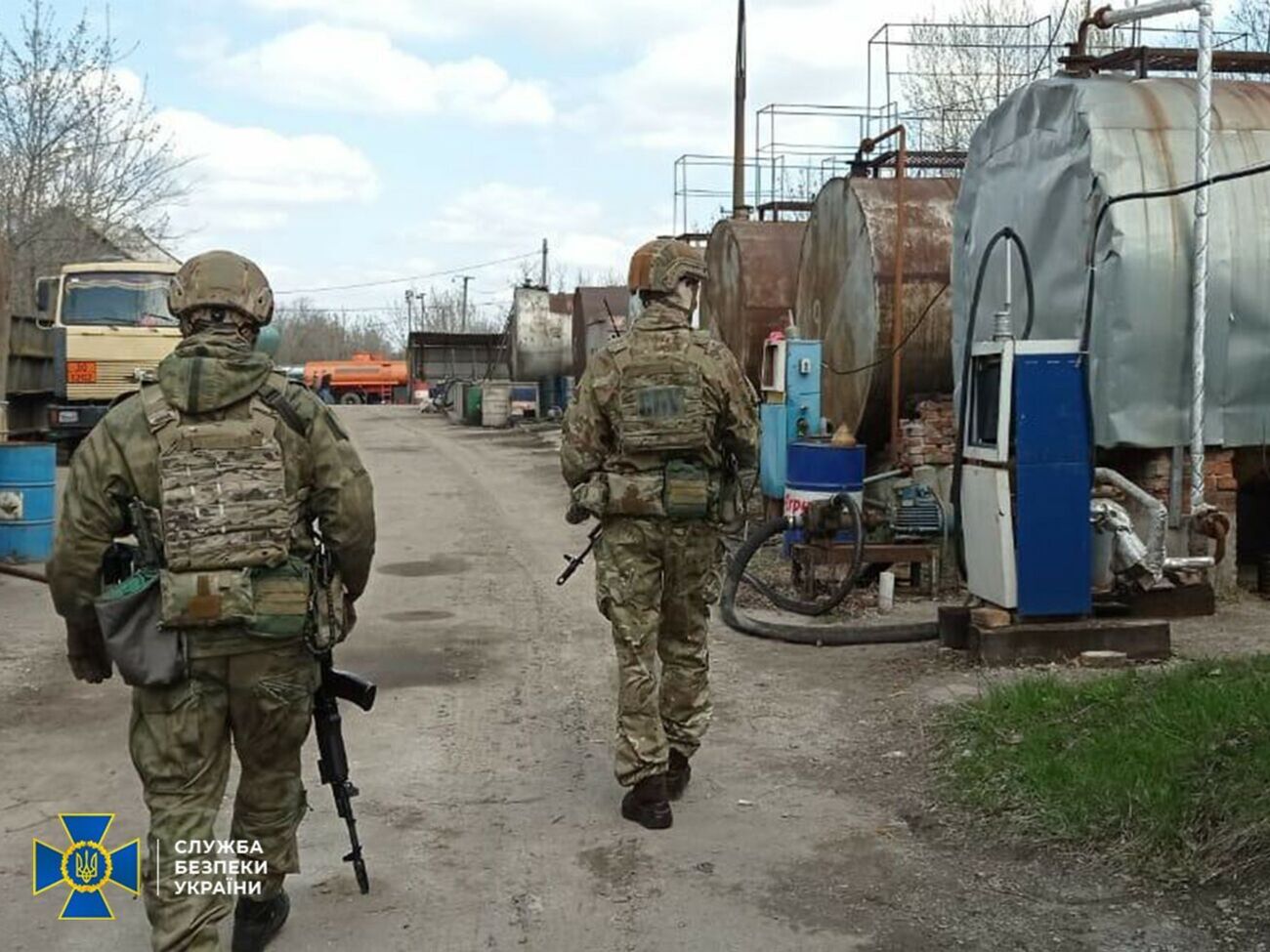 Для реалізації фальсифікованого дизпального учасники схеми використовували афілійовані АЗС