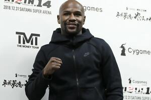 Мэйвезер является непобежденным чемпионом мира в пяти весовых категориях