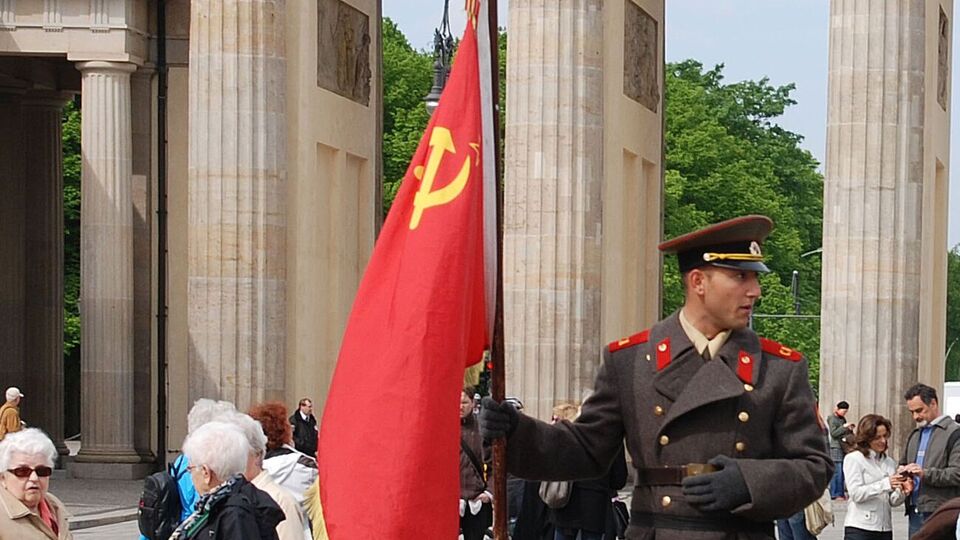 23 серпня 1939 року СРСР і Німеччина вирішили розділити сфери впливу в Східній Європі й підписали договір про ненапад