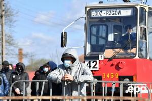 В Польше маски на улице можно будет не носить при условии соблюдения дистанции