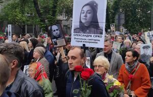 В Киеве в 2019 году присоединившиеся к шествию "Бессмертного полка" активисты потроллили его участников