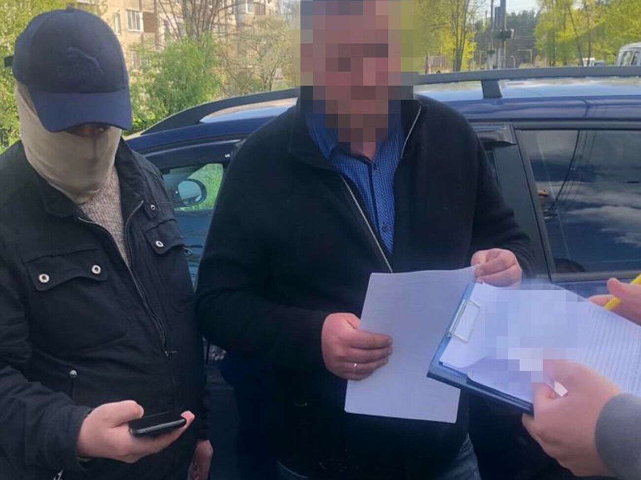 Правоохоронці затримали всіх фігурантів одразу після передання 800 тис. грн