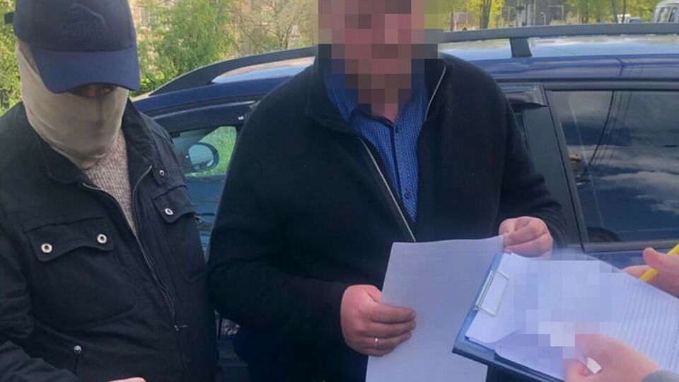 Правоохоронці затримали всіх фігурантів одразу після передання 800 тис. грн