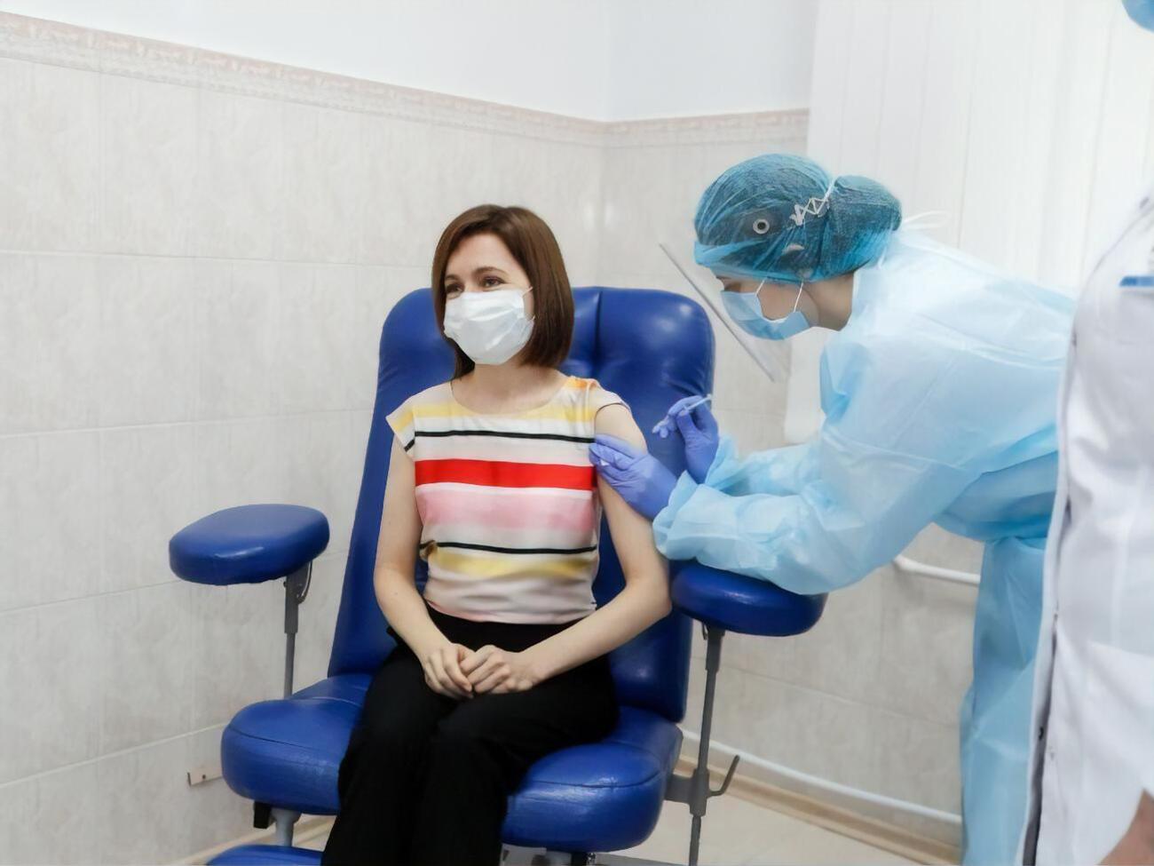 Санду получила первую дозу вакцины