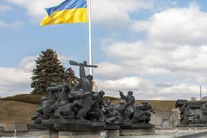 Технічне обладнання для монтування сцени не пропускають на територію Національного музею історії України у Другій світовій війні