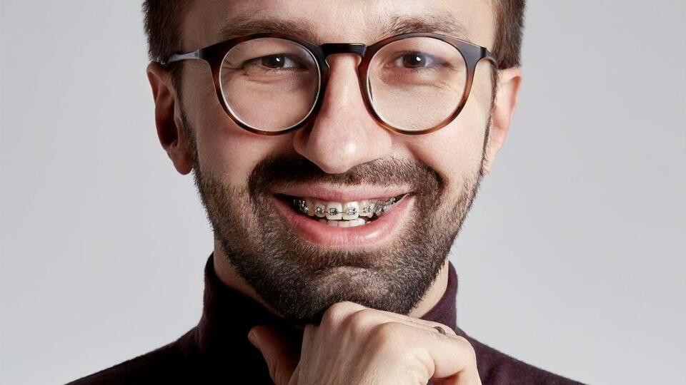 Лещенко пока не реагировал на вопросы