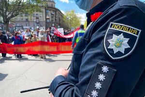 Полиция просила мужчину убрать флаг, но он это проигнорировал