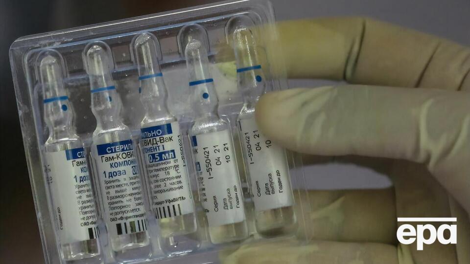 РФ не зможе постачати вакцину "Супутник V" улітку через брак сировини, зазначило видання Bild