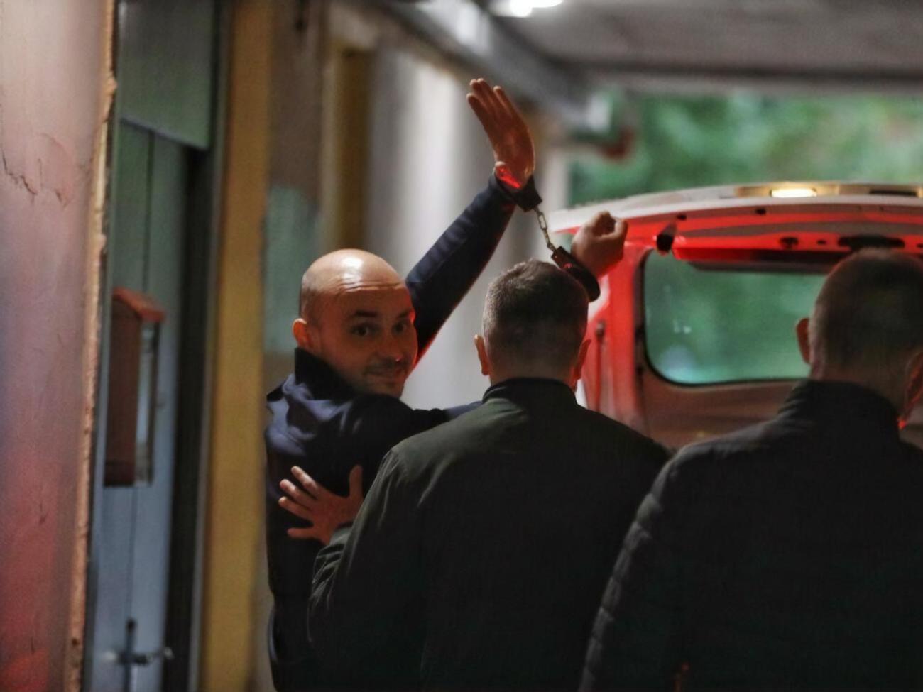 Ночью дома у Пивоварова провели обыск, потом оппозиционера отправили в изолятор