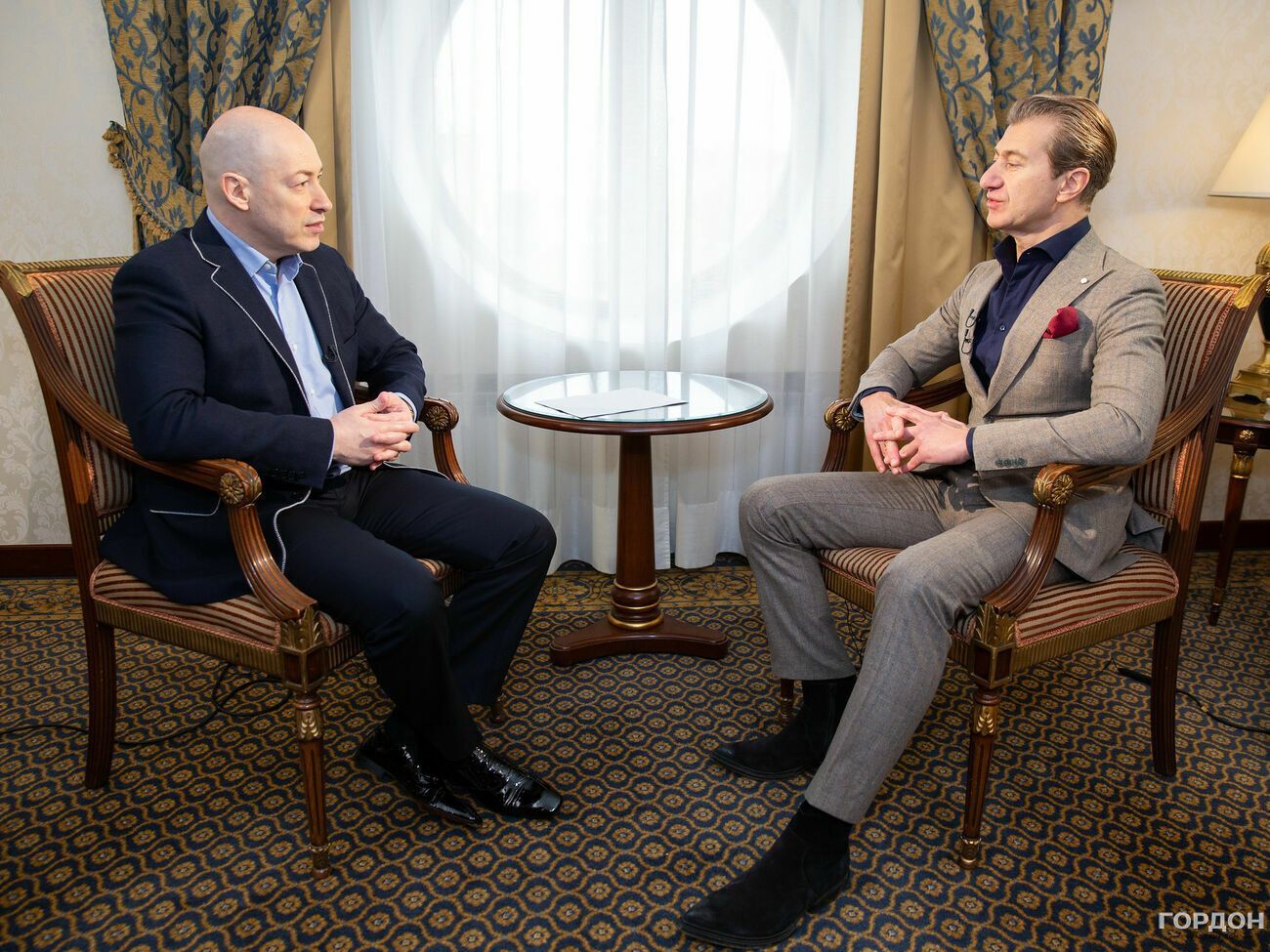 Никитин (справа) рассказал Гордону, как начал заниматься музыкой и продюсированием