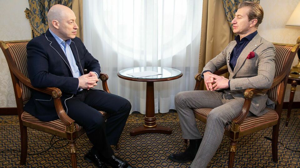 Никитин (справа) рассказал Гордону, как начал заниматься музыкой и продюсированием