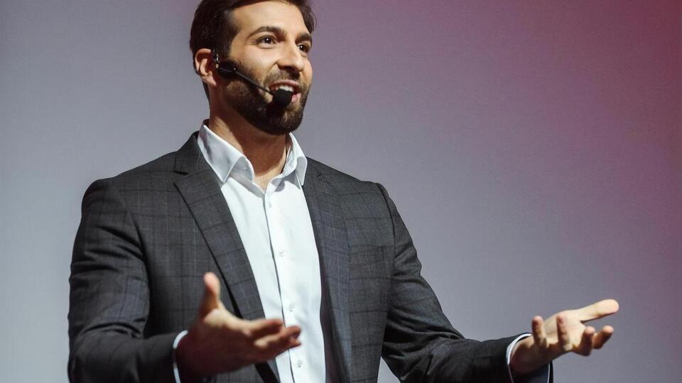 Салем: Постоянно попадаю в какие-то неловкие ситуации