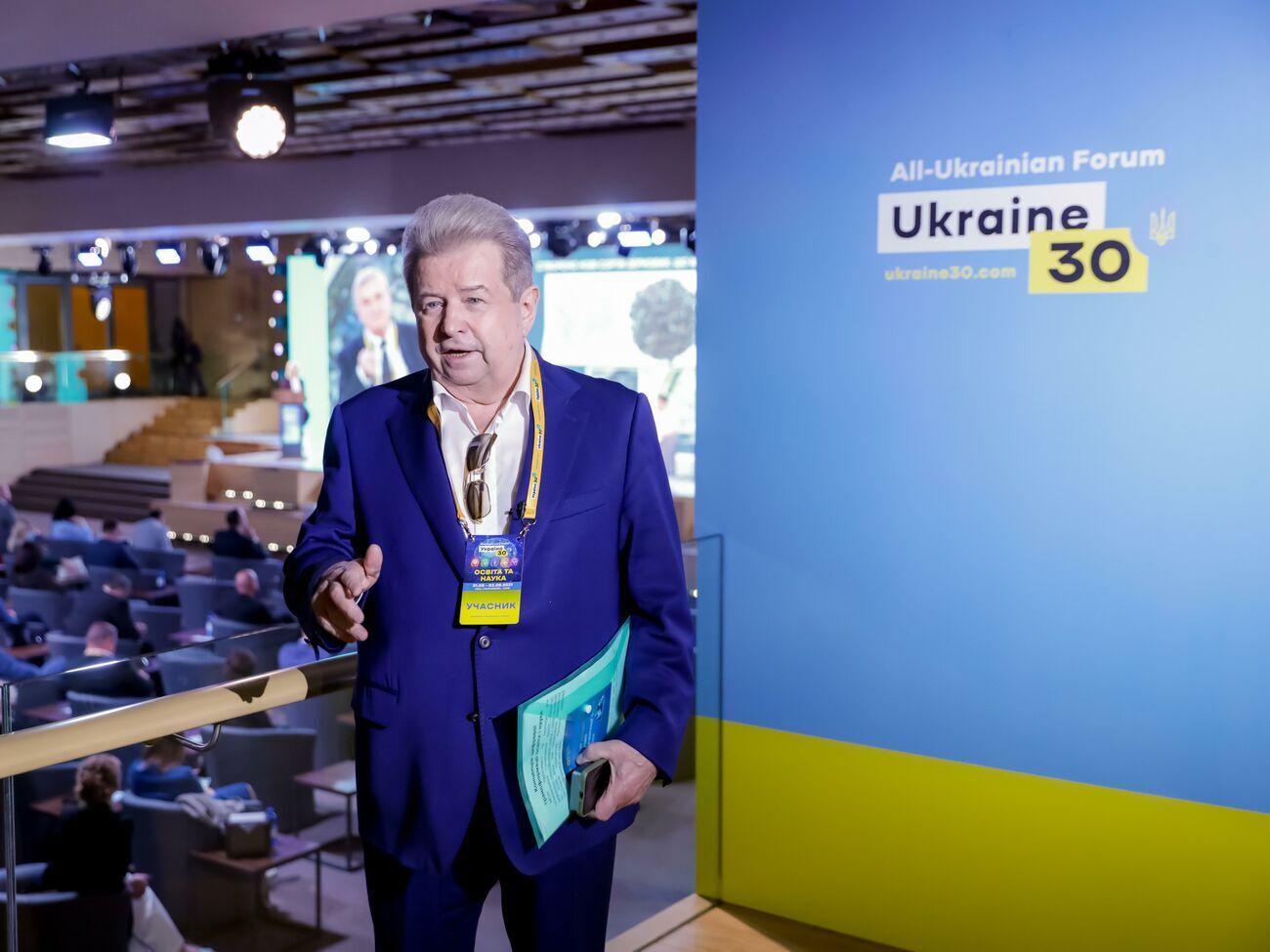 Михайло Поплавський: Щопонеділка з 19.00 до 20.00 я зі студентами у прямому ефірі спілкуюся. А що потрібно для молоді? Або молодь тобі довіряє, або тобі не довіряє