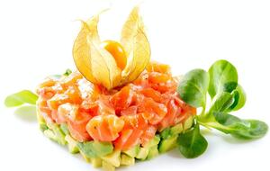 Тартар перед подачей нужно полить соусом