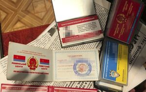 Під час обшуків правоохоронці виявили документацію фейкових "народних рад"