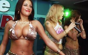 Найник (зліва) приєдналася до гурту на початку 2002 року й покинула його восени того самого року