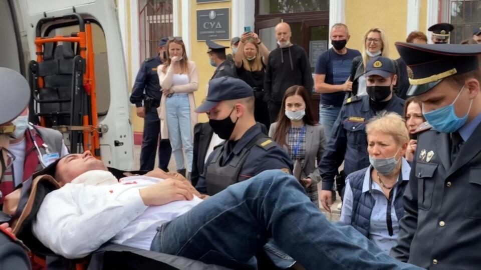 Мужчину увезли из суда в бессознательном состоянии