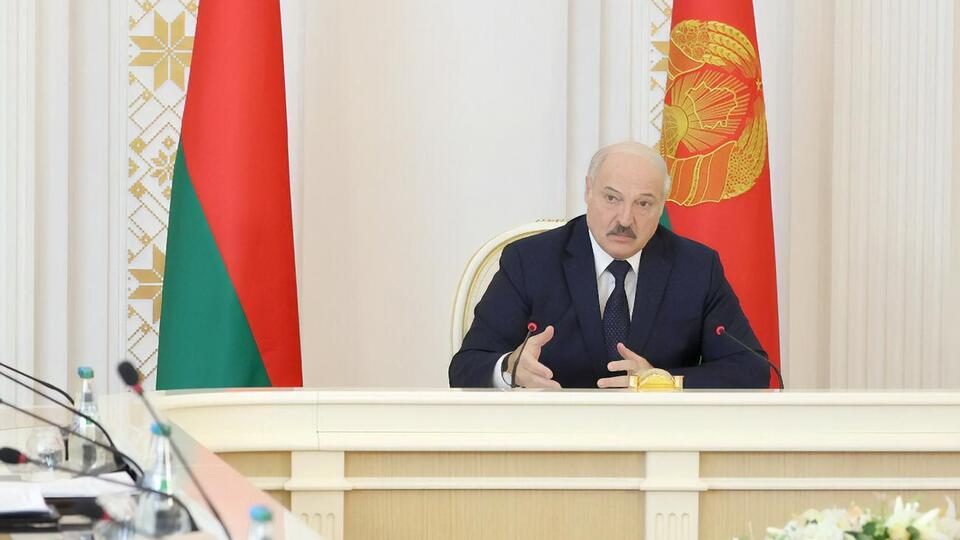Лукашенко: Ну что ж, есть и более открытые государства, через которые мы всегда можем попасть в Крым