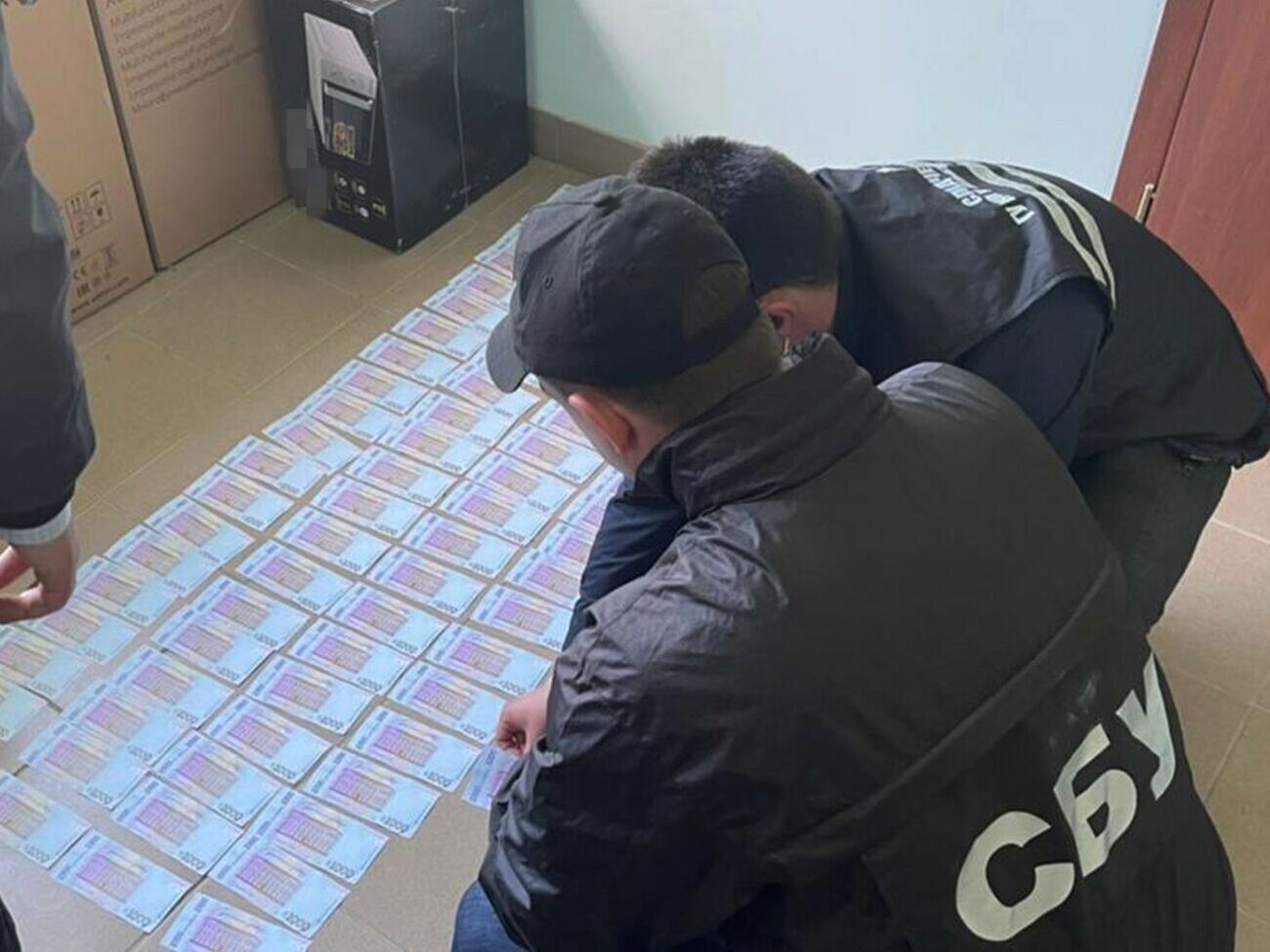 За даними СБУ, чиновника затримали під час одержання авансу в розмірі 1 млн грн