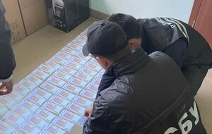 За даними СБУ, чиновника затримали під час одержання авансу в розмірі 1 млн грн