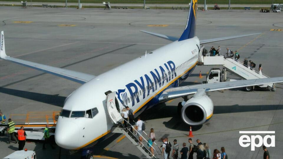 Самолет Ryanair летел из Афин в Вильнюс