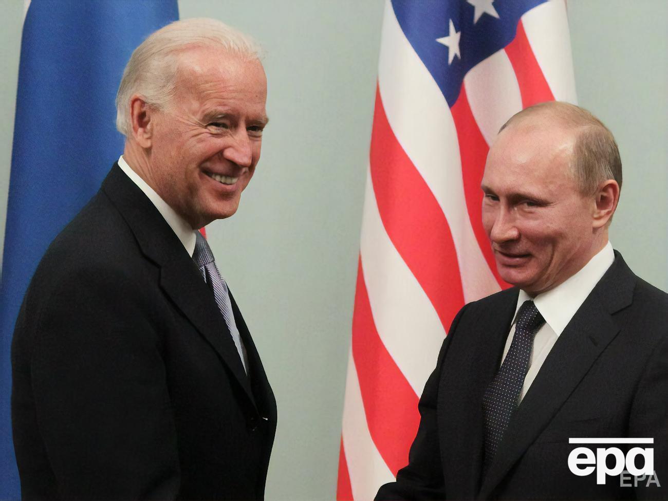 Байден (слева) давно знает Путина, отметили в Белом доме