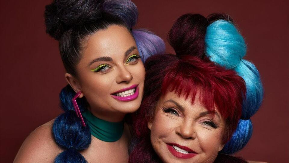 Королева напомнила своей маме о дне рождения ее старшей дочери