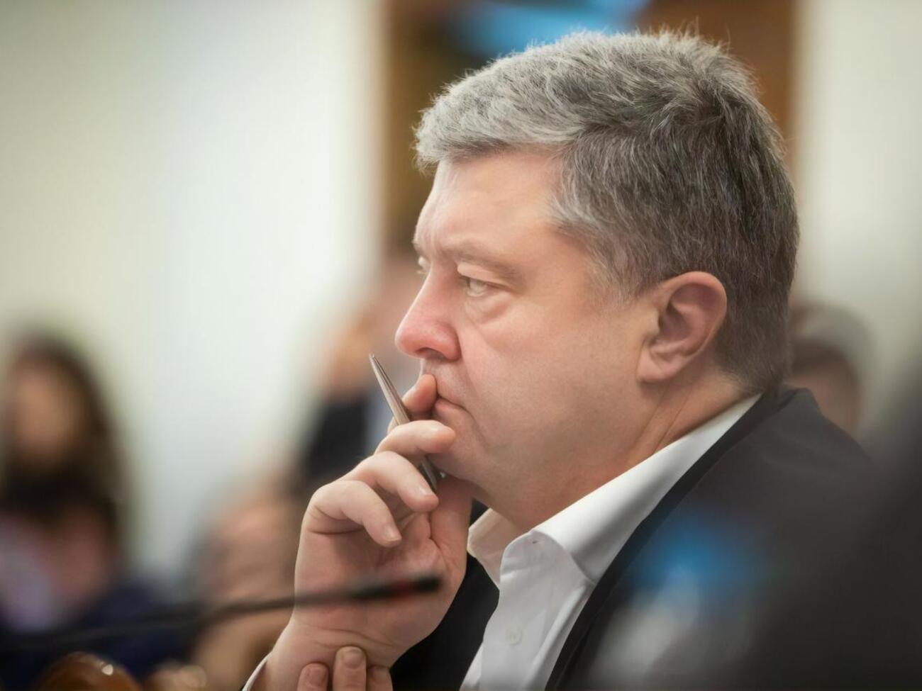 Інформація про примусовий допит Порошенка виявилася фейком, повідомляють ЗМІ з посиланням на пресслужбу ДБР