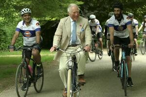 Принц Чарльз является одним из основателей благотворительного фонда British Asian Trust