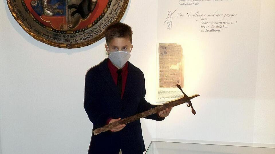 Мальчик передал 400-летнюю находку в музей