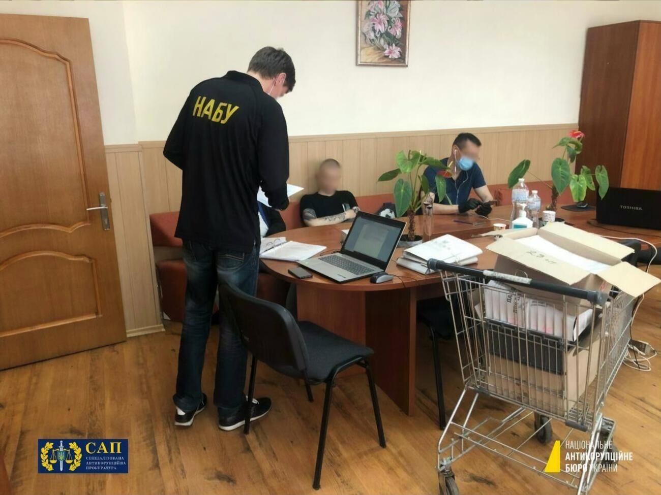 Обыски проводят в админпомещениях больниц