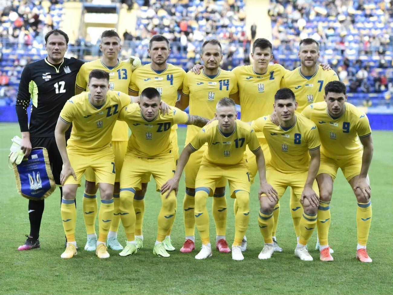 10 июня стало известно, что&nbsp;УЕФА обязал Украину убрать с формы&nbsp;национальной футбольной сборной надпись "Героям слава!"