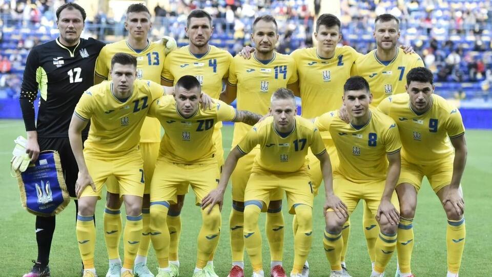 10 июня стало известно, что УЕФА обязал Украину убрать с формы национальной футбольной сборной надпись "Героям слава!"