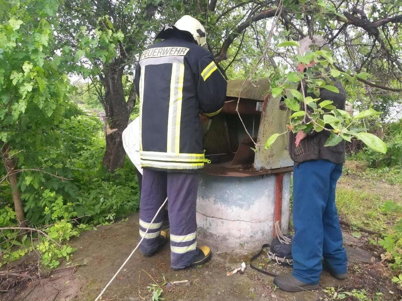 Женщина после прыжка в колодец осталась жива