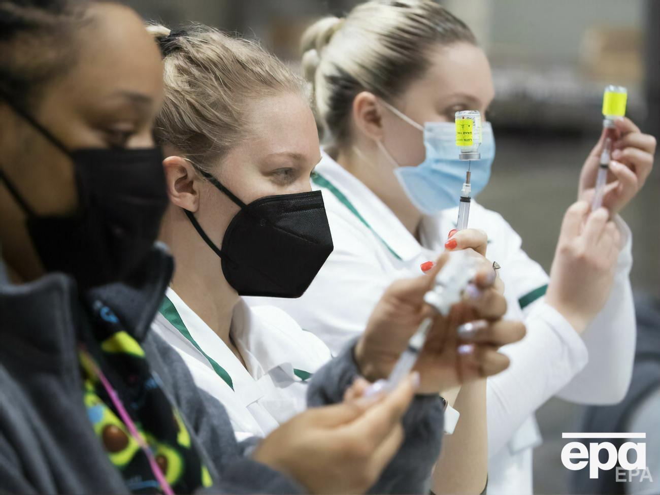 Масова вакцинація проти COVID-19 стартувала у світі наприкінці 2020 року