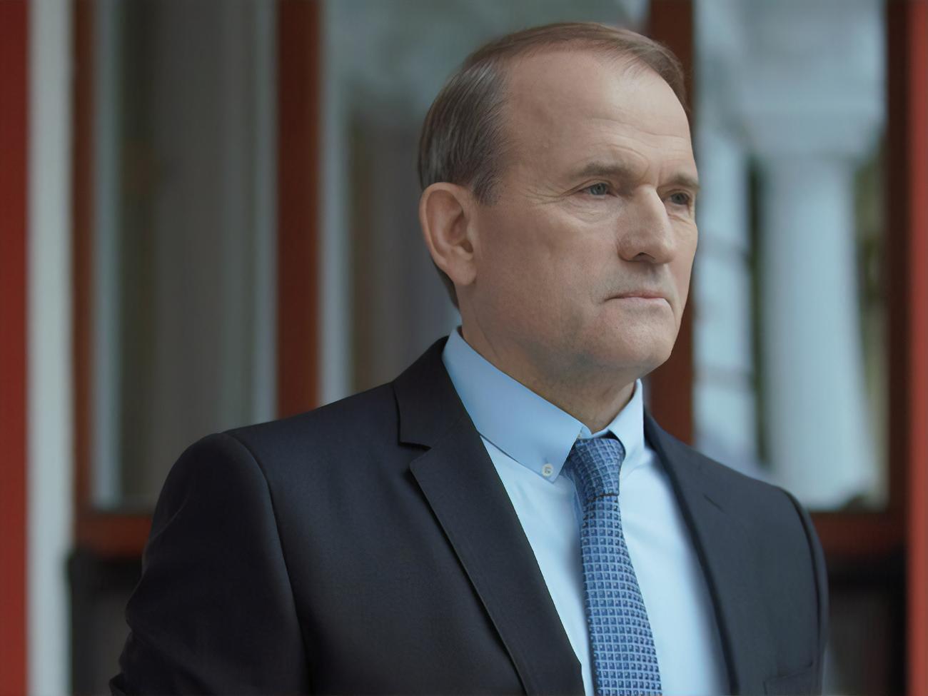 Суд присудил Медведчуку дополнительно оплатить судебные расходы издательства книги о Стусе