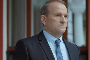 Суд присудил Медведчуку дополнительно оплатить судебные расходы издательства книги о Стусе