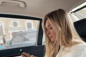 Брежнева – подписчикам: У вас работы над собой – бесконечность, а вы в чужие отношения лезете. Это диагноз