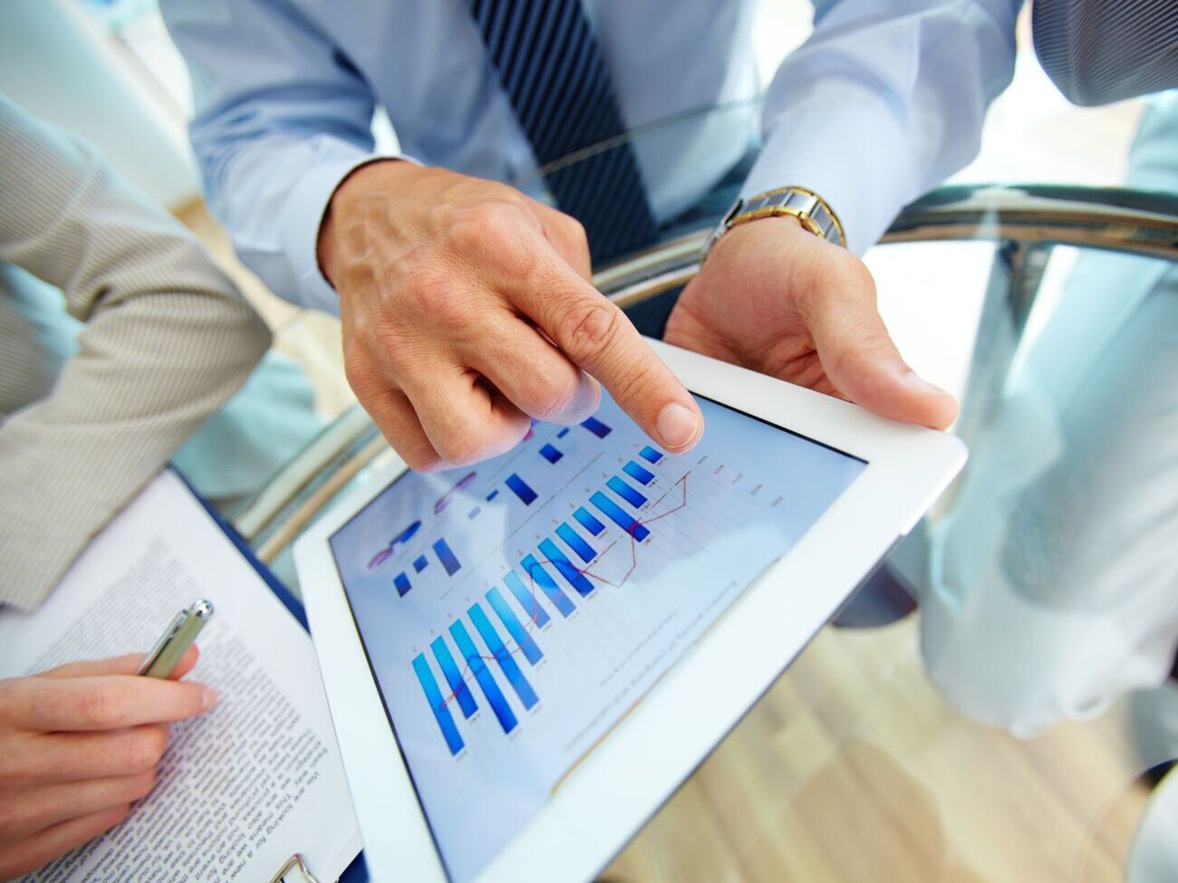 Украина будет продолжать терять доверие международных инвесторов, если не&nbsp;исправит ситуацию, считает&nbsp;кандидат юридических наук Андрей Гмырин