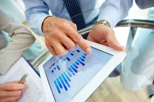 Украина будет продолжать терять доверие международных инвесторов, если не исправит ситуацию, считает кандидат юридических наук Андрей Гмырин