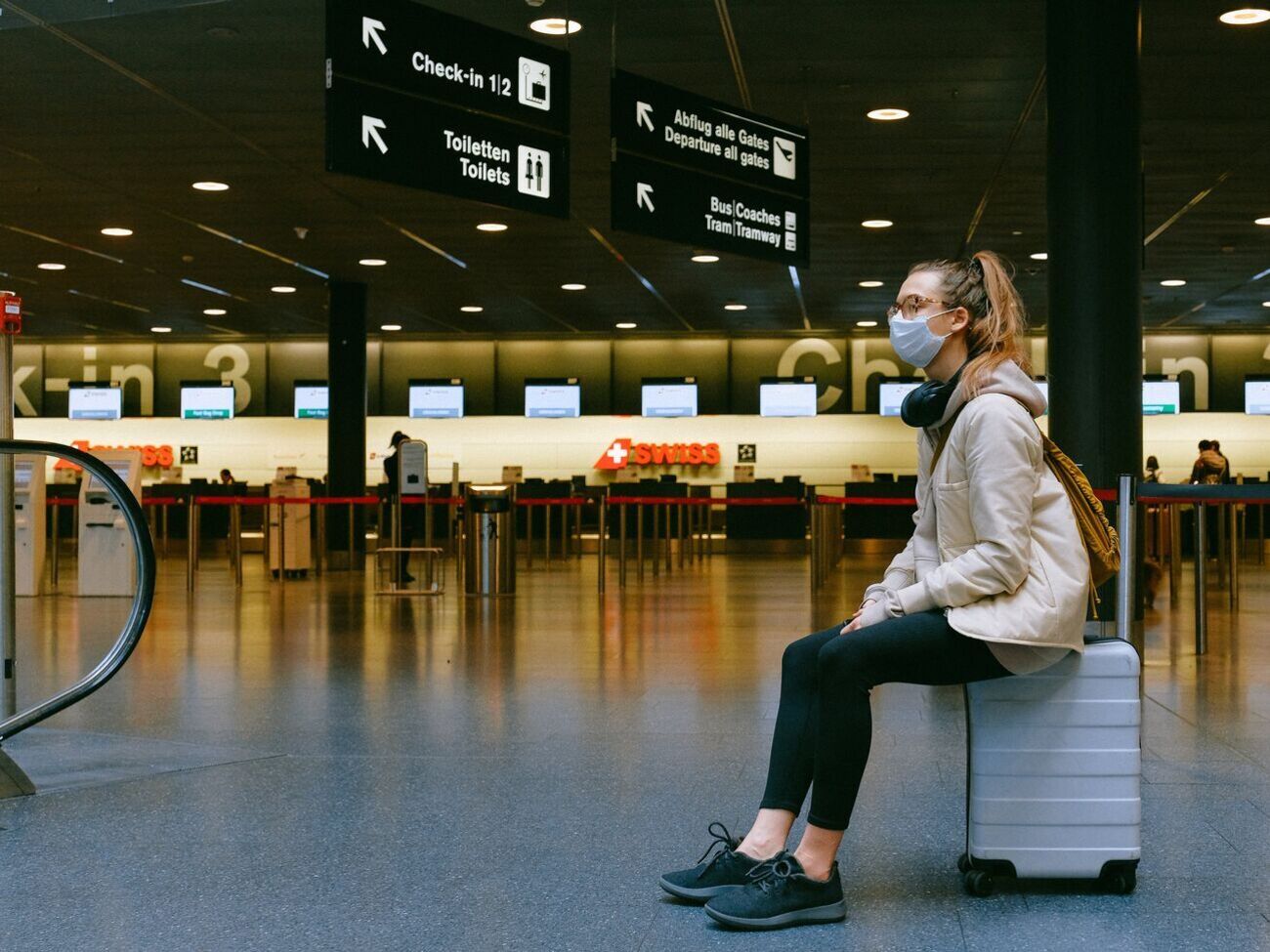 Туристы, которые полностью вакцинировались минимум за 14 дней до поездки, смогут свободно путешествовать из одной страны ЕС в другую