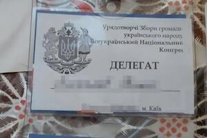 Під час обшуків правоохоронці вилучили печатки та штампи так званих органів місцевого самоврядування та протоколи зборів активістів
