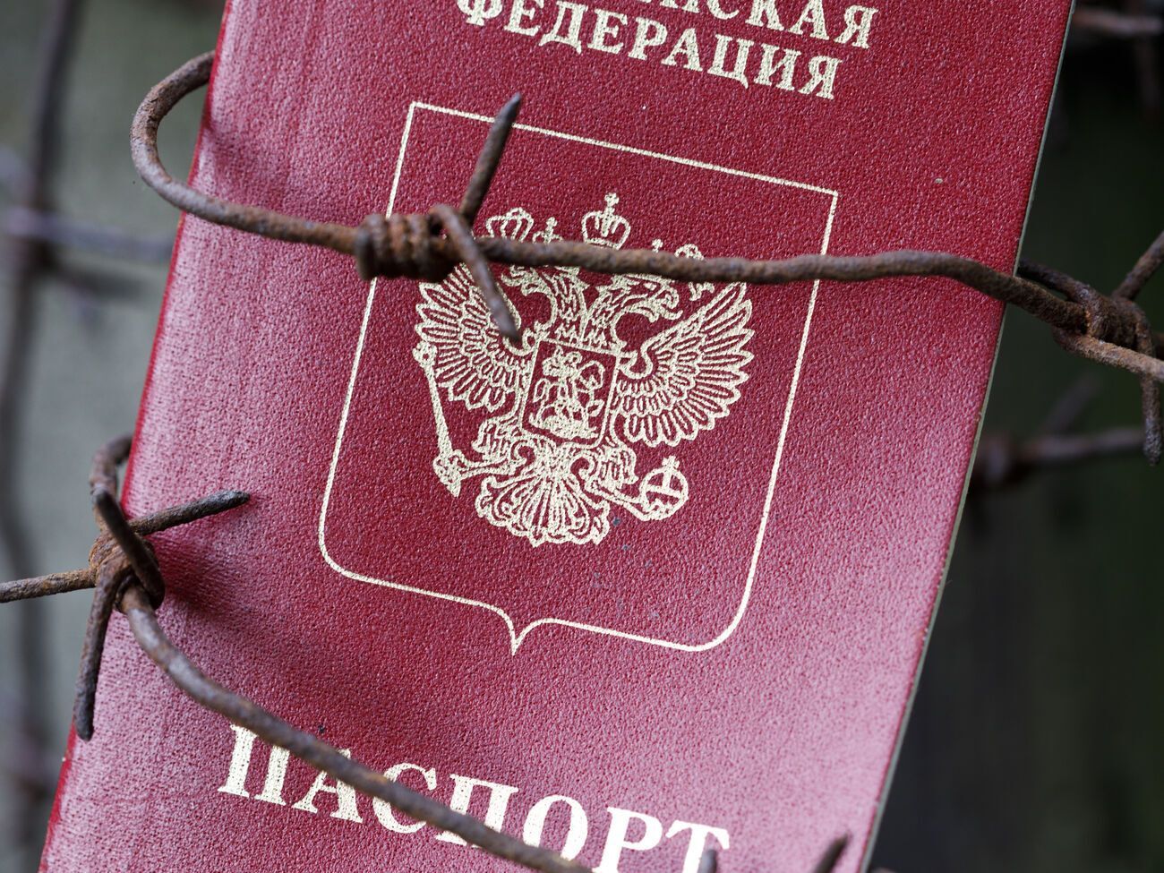 Відповідно до законопроєкту, претендент на російський паспорт зможе звернутися в дипломатичне представництво РФ у своїй країні