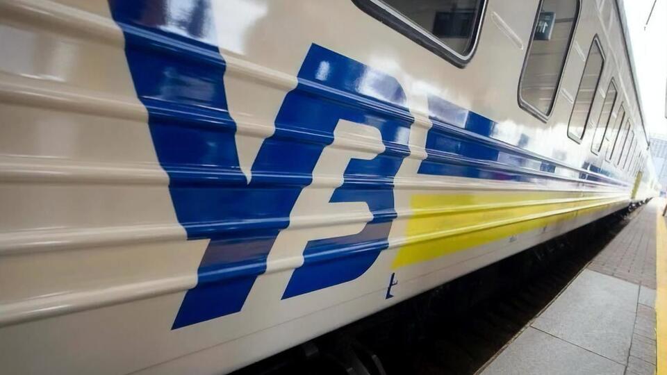 В "Укрзалізниці" зазначили, що верхню полицю було обладнано ременями безпеки, але пасажир ними не скористався