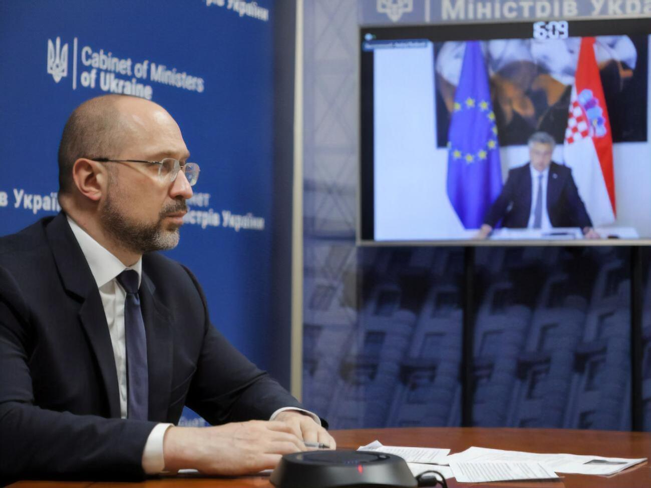 Шмыгаль сообщил, что общая сумма "карантинных" выплат в 2021 году составила "фактически 6,5 млрд грн"